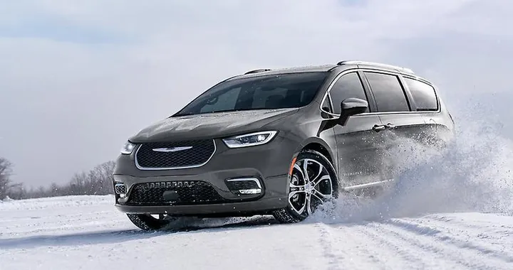 Chrysler Pacifica 2024: partita la produzione del popolare minivan