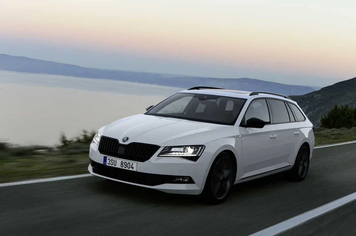 Skoda Superb: l’ammiraglia punta su sicurezza e guida autonoma