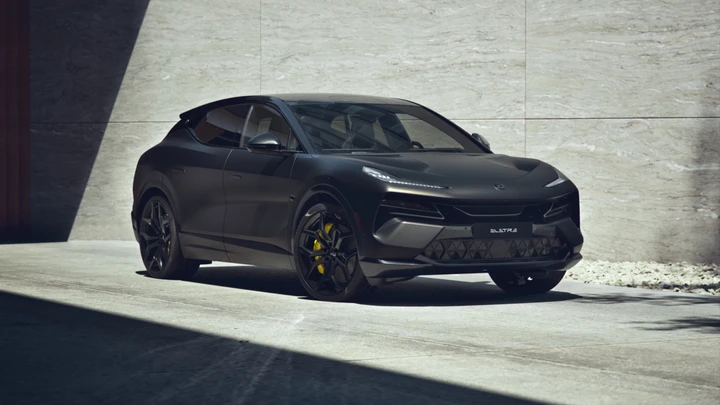 Lotus Eletre Carbon: il nuovo Hyper-SUV di lusso per il Nord America