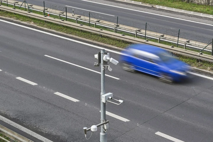 A tutta velocità sulla Statale, oltre i 200 km/h: l'autovelox non fa sconti