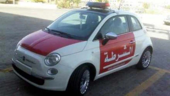 La polizia di Abu Dhabi a bordo della 500