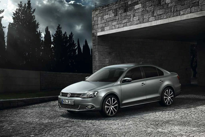 Nuova Volkswagen Jetta: la via di mezzo