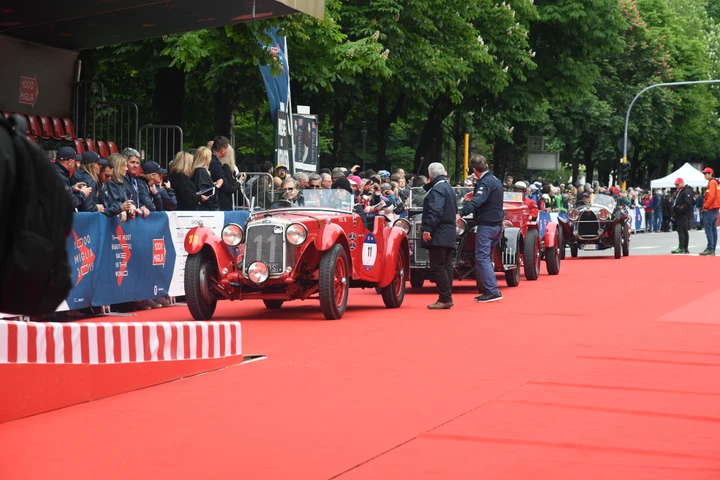 Mille Miglia: la gara riparte in direzione di Bologna