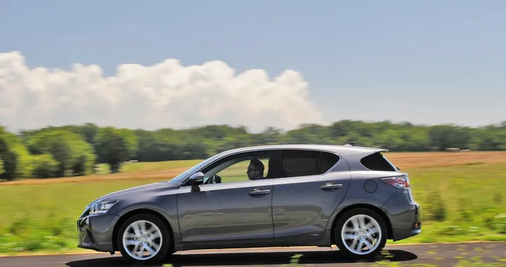 Lexus CT Hybrid Executive: la prova su strada