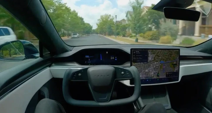 Tesla verso la guida autonoma: la promessa di Musk sarà finalmente realizzata nel 2026?