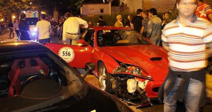 Mille Miglia: incidente tra Ferrari, ferite due ragazze