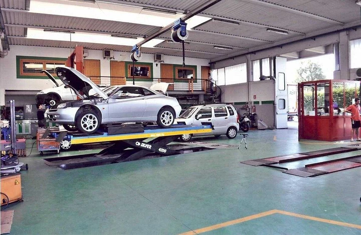 Manutenzione: riparare l'auto costa 800 euro l'anno