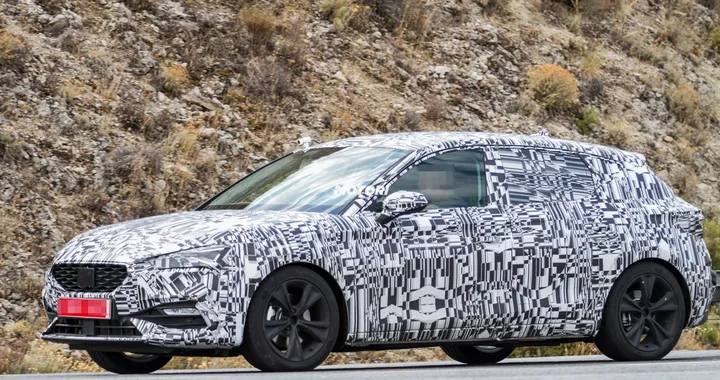 Seat Leon, ecco le foto spia della nuova ibrida PHEV