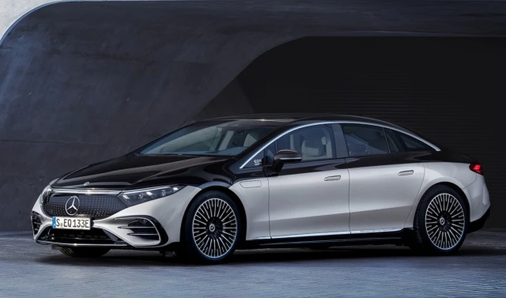 Mercedes EQS: autonomia, equipaggiamenti e sistemi hi-tech