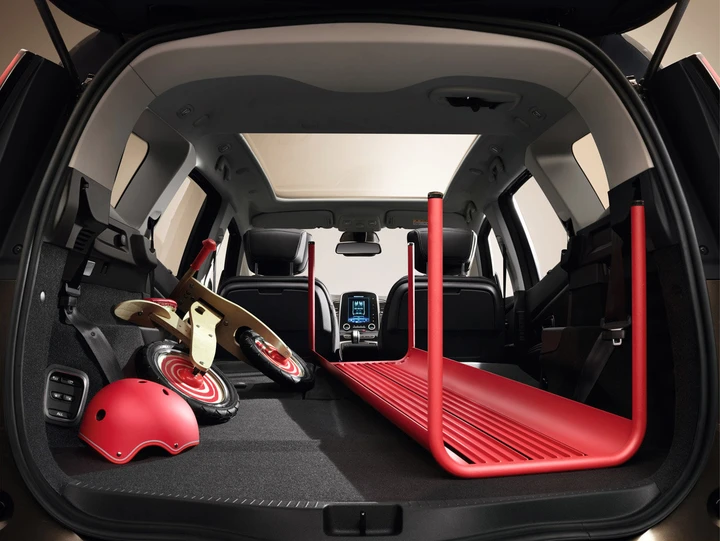 Nuova Renault Grand Scenic 2016, le immagini ufficiali