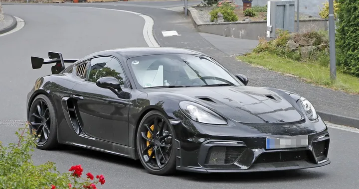 Porsche Cayman 718 GT4 RS: le foto spia