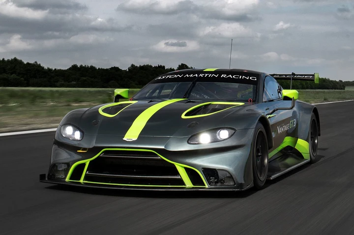 Aston Martin Vantage GT3 2018: immagini ufficiali