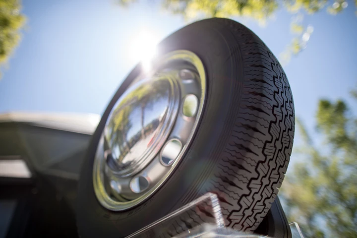 Pirelli: a Villa d'Este con gli pneumatici per auto d'epoca