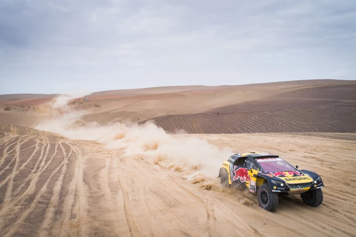 Dakar: Loeb buca tre volte nella tappa di Moquegua