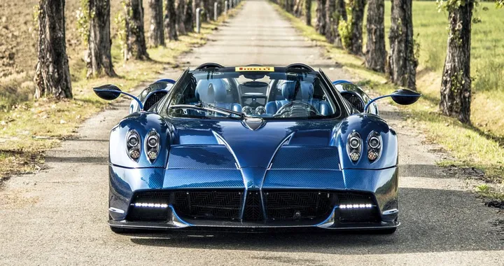 Utopia e Zonda HP Barchetta: il sogno Pagani sbarca a Versailles