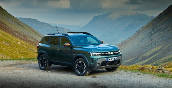 Dacia Duster: “Auto Europa 2025”, innovazione e valore senza compromessi