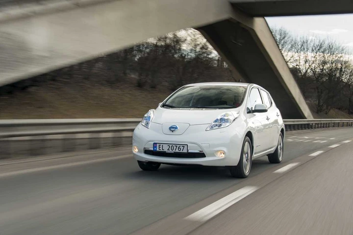 Nissan Leaf 2013: la frenata rigenerativa
