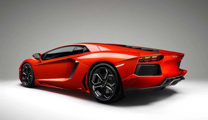 Lamborghini Aventador, Roma la celebra per una settimana