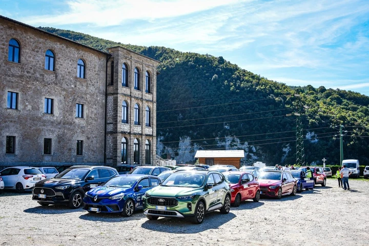Roma Eco Race 2025: sfida di efficienza tra veicoli elettrici e ibridi