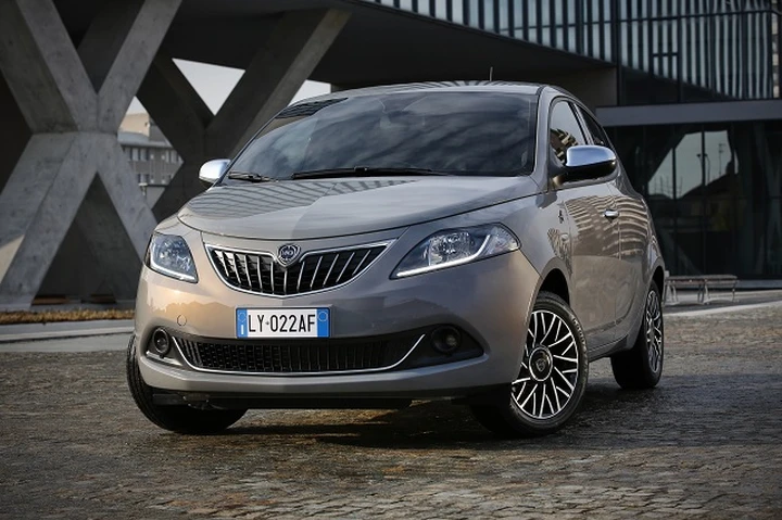 Lancia Ypsilon Alberta Ferretti: dotazioni e prezzi