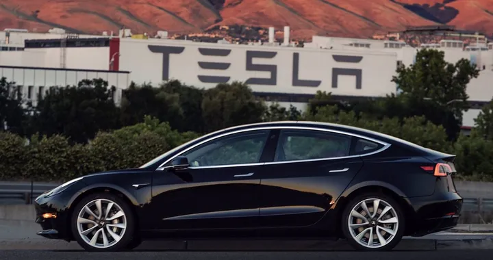Tesla Model 3, prodotto il primo esemplare: sarà di Elon Musk