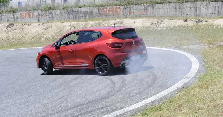 Renault Clio RS: la prova su strada e in pista