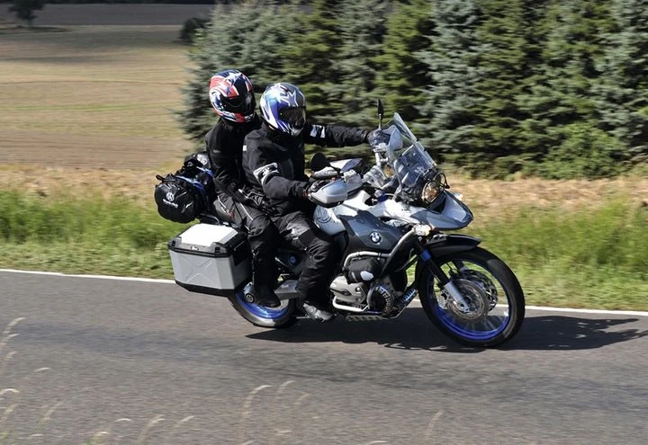 Cosa portare in un viaggio in moto? 7 cose da mettere in valigia!