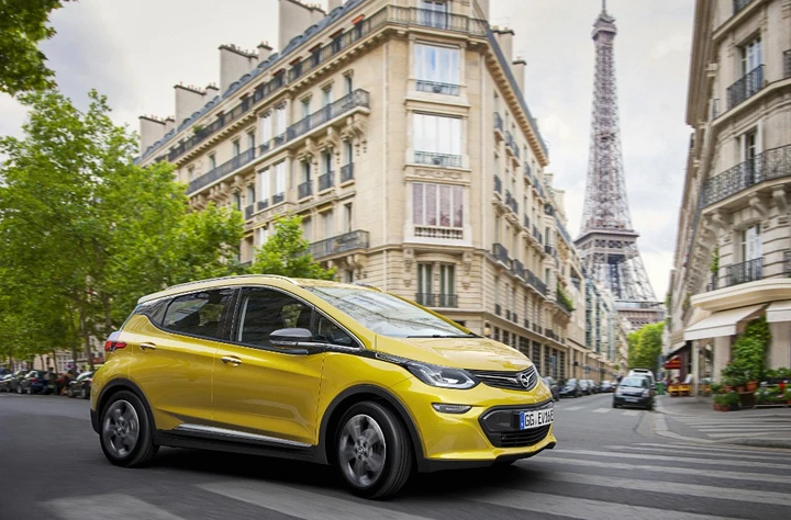 Opel Ampera-e: svelata al Salone di Parigi 2016