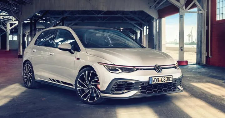 Volkswagen Golf 8 GTI Clubsport: svelata la sportiva da 300 CV