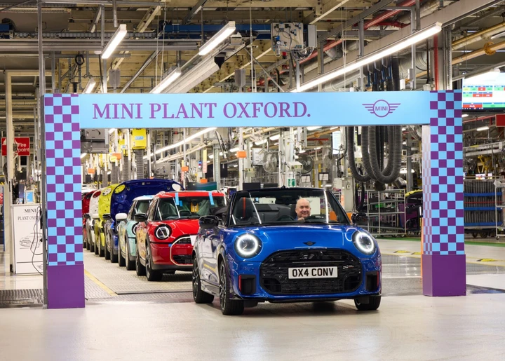 MINI Cabrio, riparte la produzione nello stabilimento di Oxford