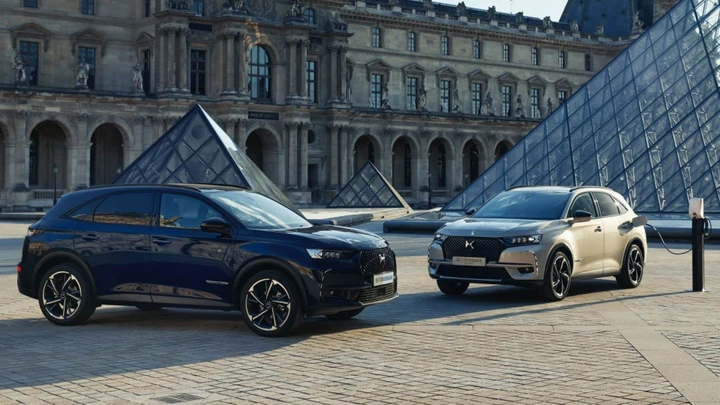 DS7 Crossback E-Tense Louvre: immagini ufficiali
