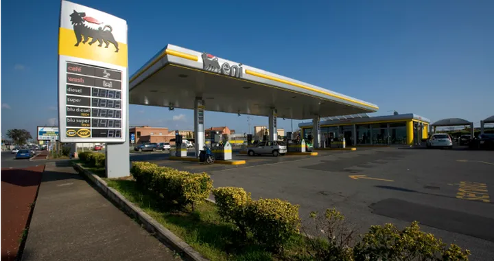I pacchi DHL da oggi si spediscono dalle Eni Station