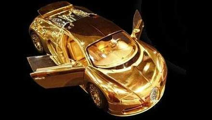 Lusso: Bugatti d'oro in scala a 2,9 milioni USD