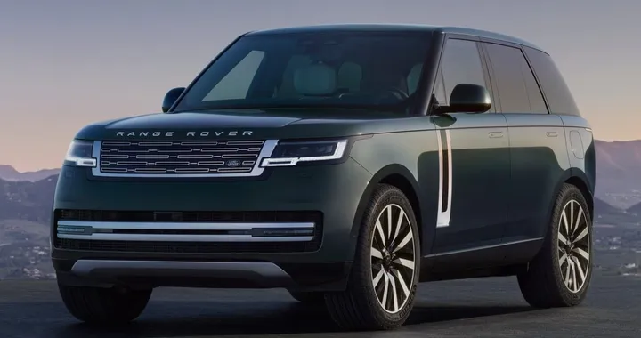 Range Rover Electric debutta in Italia: 550 CV e 600 km di autonomia