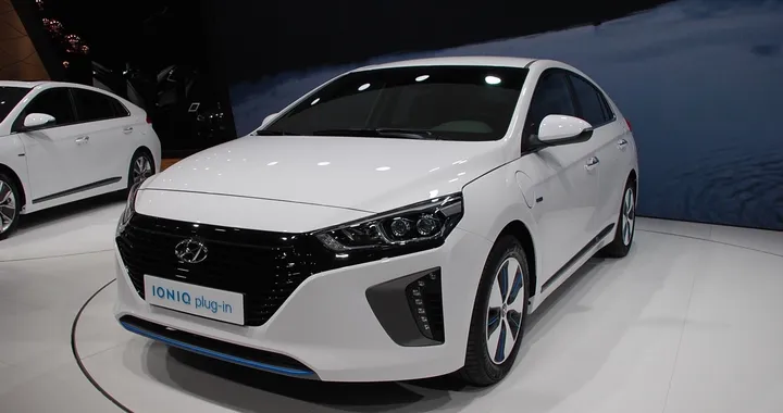 Hyundai Ioniq a Ginevra: tre volte ecologica