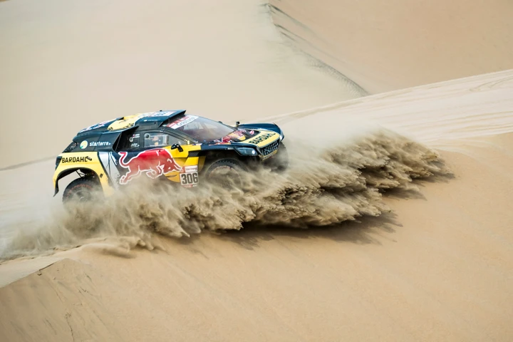 Dakar 2019: Peugeot e Loeb in difficoltà per un guasto