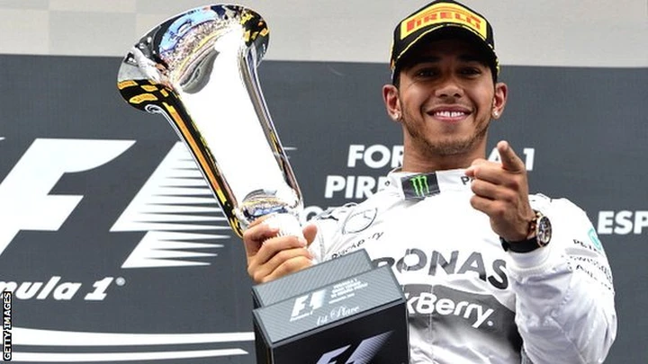 Hamilton contattato due volte dalla Ferrari
