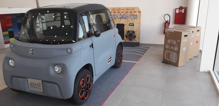 Citroen Ami, la microcar 100% elettrica arriva in concessionaria
