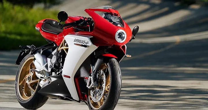 MV Agusta Superveloce 800: stile senza tempo per la nuova “estrema” di Schiranna