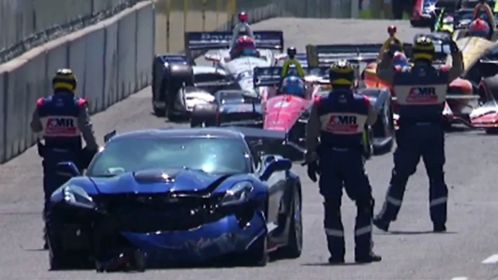 IndyCar, crash per la Corvette ZR1 pace car: ecco il video