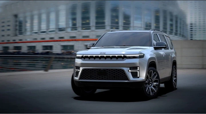 Jeep Grand Wagoneer 2026, lusso e tecnologia con la prima REEV