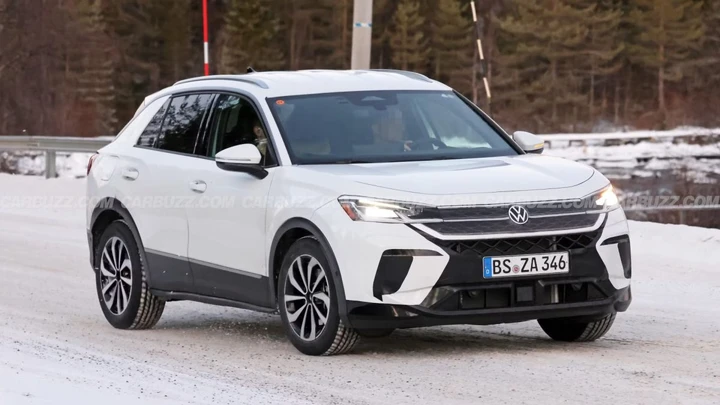 Nuova Volkswagen T-Roc, come sarà: arriva anche la motorizzazione ibrida