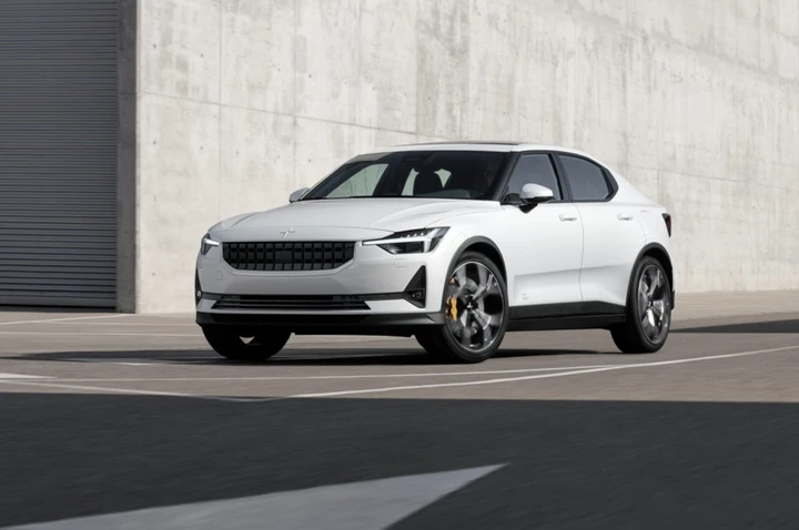 Polestar 2: prime immagini ufficiali