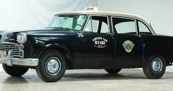 Venduto all'asta il taxi della fuga di Oswald