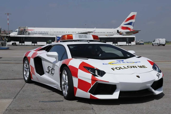Lamborghini Aventador Follow Me