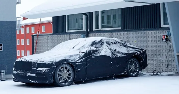 Bentley Flying Spur PHEV: le foto spia della variante ibrida plug-in