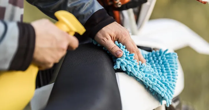 Come lavare la moto: la guida