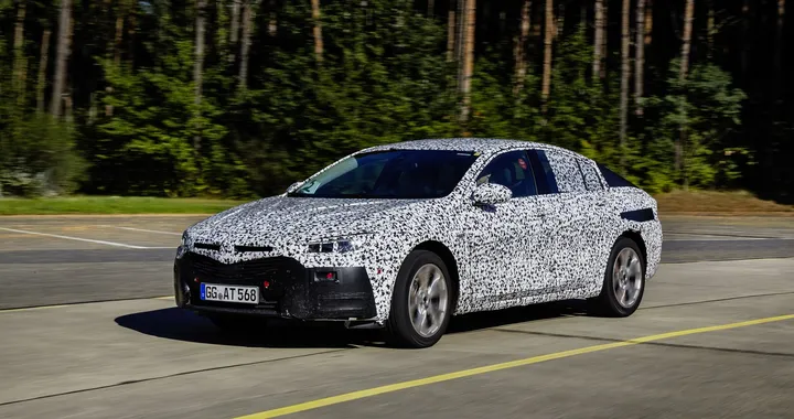 Opel Insignia Gran Sport 2017: la prova dei prototipi