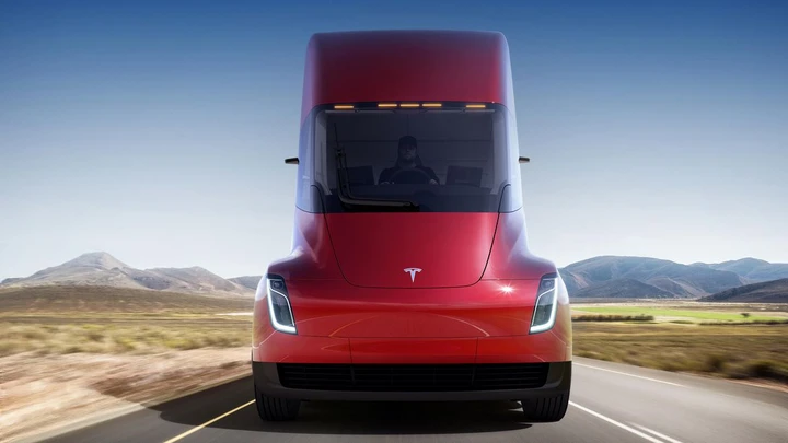Tesla Semi: il camion elettrico con 800 km di autonomia