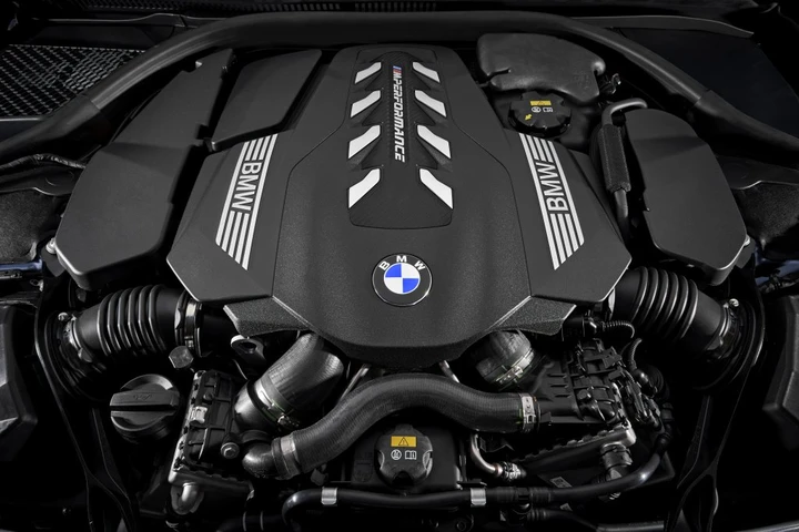 Bmw: meno motori benzina e diesel a partire dal 2021